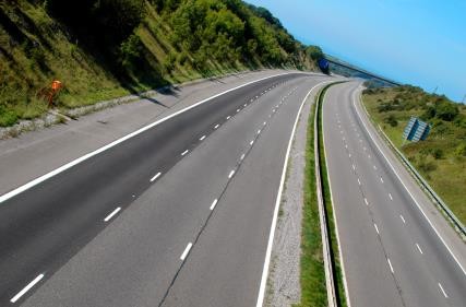 Laos seeks road advisers